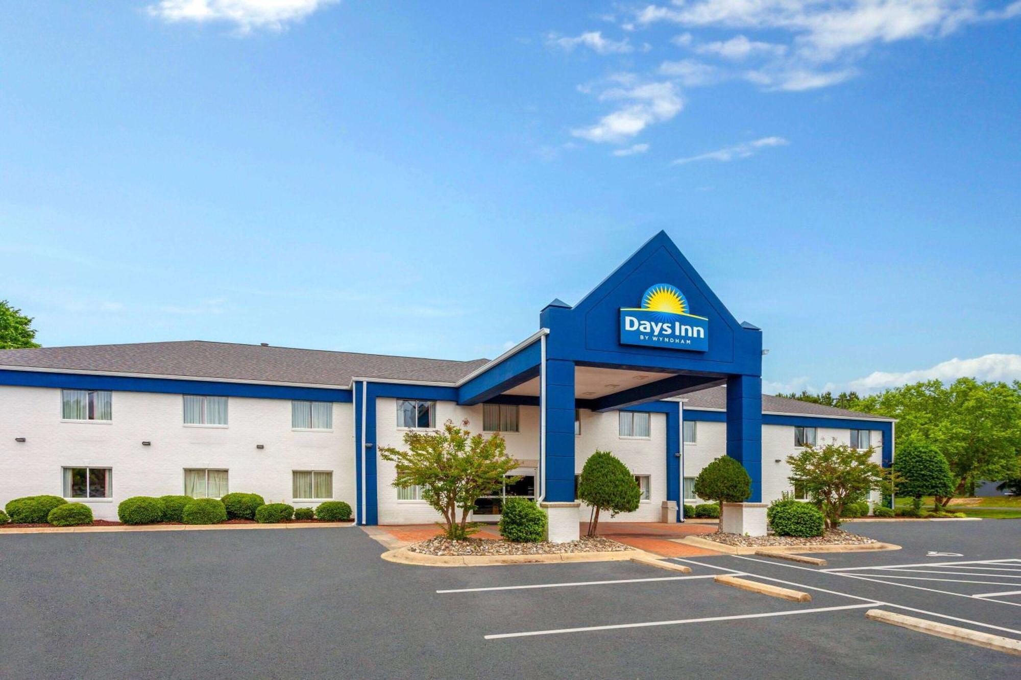 Days Inn & Suites By Wyndham Siler City Exterior foto